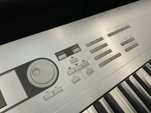 Korg triton le88 piano - afbeelding 11 van  11