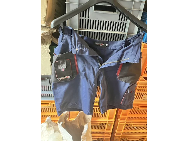 Korte werkbroek terratrend kleur navy met rode bies mt 54 - afbeelding 1 van  5