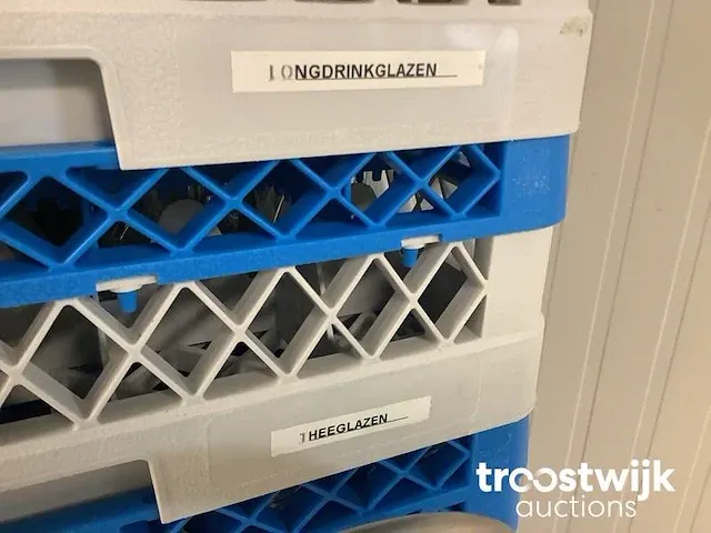 Korventransportkar met inhoud - afbeelding 4 van  4