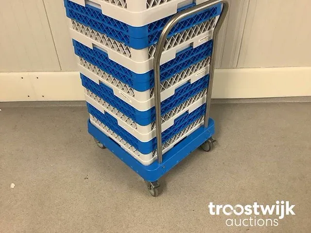 Korventransportkar met inhoud - afbeelding 5 van  5