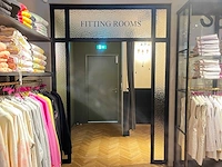 Kozijn metaal en glas "fitting room" - afbeelding 1 van  6