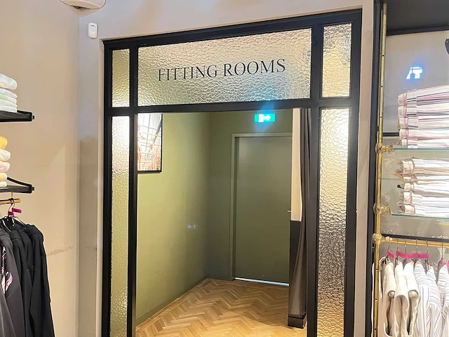 Kozijn metaal en glas "fitting room" - afbeelding 2 van  6