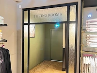 Kozijn metaal en glas "fitting room" - afbeelding 2 van  6