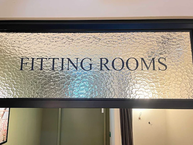 Kozijn metaal en glas "fitting room" - afbeelding 6 van  6