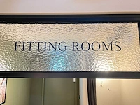 Kozijn metaal en glas "fitting room" - afbeelding 6 van  6