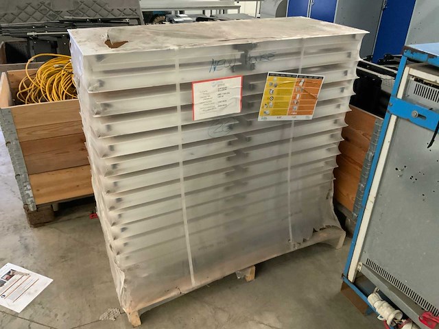 Kozijnen tbv kantoorunits (26x) - afbeelding 1 van  4