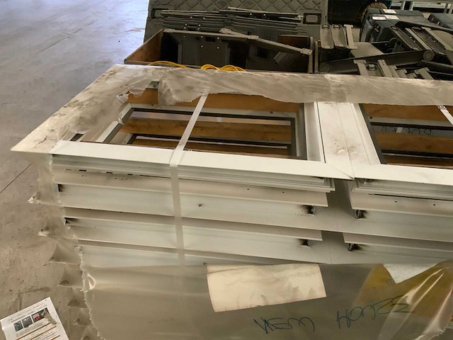 Kozijnen tbv kantoorunits (26x) - afbeelding 2 van  4