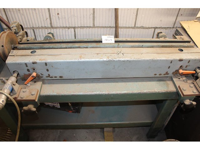 Kraalbank kassner met diverse hulpstukken. - afbeelding 2 van  5