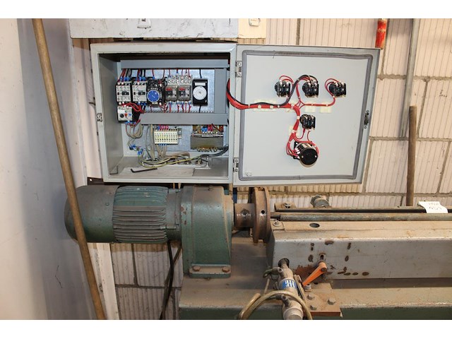 Kraalbank kassner met diverse hulpstukken. - afbeelding 5 van  5