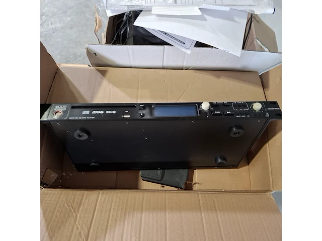 Krachtsroom verdeelkast en diverse elektronica, o.a. keraf/monacor - afbeelding 2 van  29