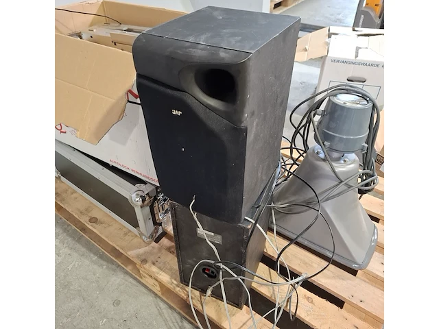 Krachtsroom verdeelkast en diverse elektronica, o.a. keraf/monacor - afbeelding 14 van  29