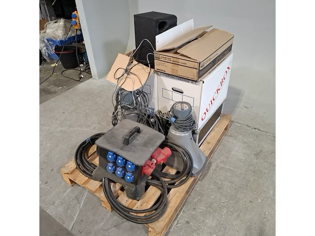 Krachtsroom verdeelkast en diverse elektronica, o.a. keraf/monacor - afbeelding 23 van  29