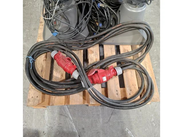 Krachtsroom verdeelkast en diverse elektronica, o.a. keraf/monacor - afbeelding 26 van  29