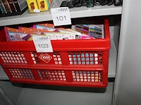 Krat gevuld met gemstones, mega balls, stoepkrijt, glitters - afbeelding 1 van  2