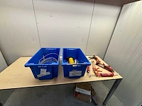 Krat kitspuiten en trek- buigveren - afbeelding 1 van  4