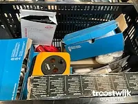 Krat met dimmers en verdeeldozen - afbeelding 2 van  3