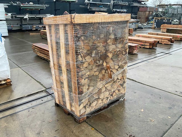 Krat met haardhout (1,50 m3) - afbeelding 1 van  4