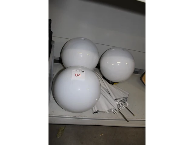 Krat met o.a. zes flitslampen meetle, diffuser, kappen en paraplu's - afbeelding 3 van  3