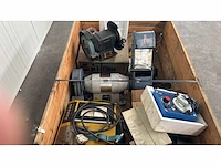 Krat met polijstmachine en apparaten - afbeelding 3 van  4