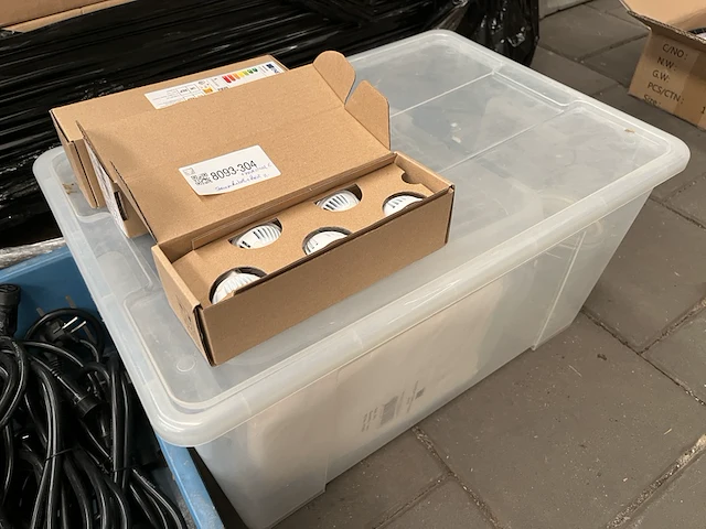 Krat met stroomkabels, 1x krat diversen - afbeelding 3 van  3