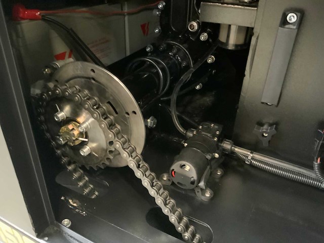 Kremer - 2025 - krs100 - straatveegmachine - afbeelding 10 van  25