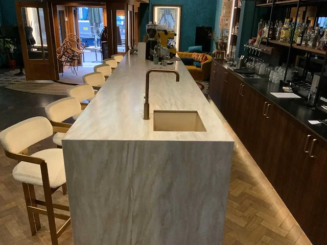 Krion by zw interior - bar taj mahal look - afbeelding 8 van  15
