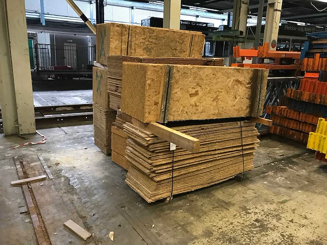Kronospan - partij osb platen met waterschade - afbeelding 1 van  5