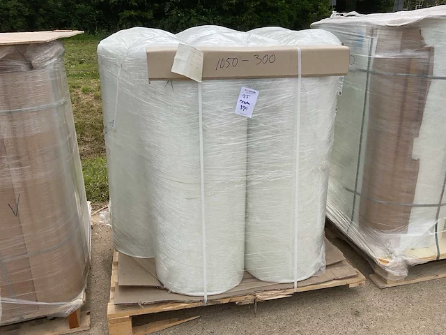 Krosglass a.s. mata pr 1004/300/105 polyester poedergebonden glasvezelmat op rol (4x) - afbeelding 1 van  3