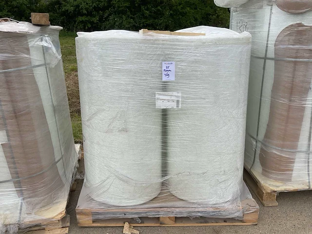 Krosglass a.s. mata pr 1004/450/105 polyester poedergebonden glasvezelmat op rol (4x) - afbeelding 1 van  3
