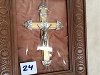 Kruisbeeld onder glas - afbeelding 1 van  2