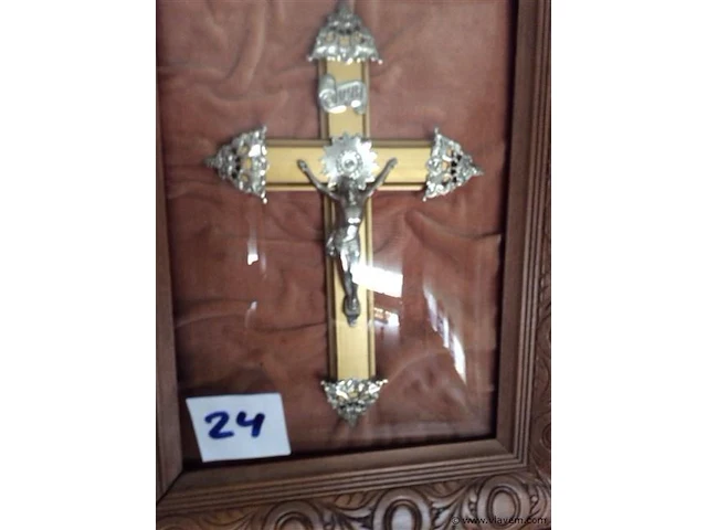 Kruisbeeld onder glas - afbeelding 2 van  2