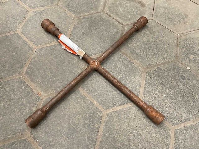 Kruissleutel - afbeelding 1 van  2