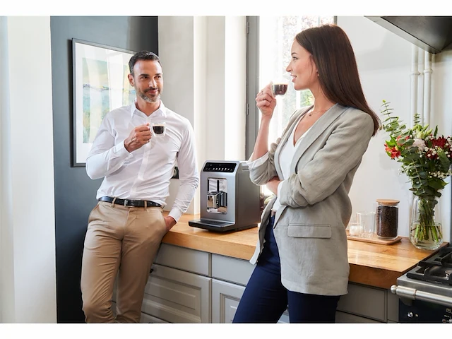 Krups evidence plus ea894t volautomatische espressomachine titanium - afbeelding 3 van  5