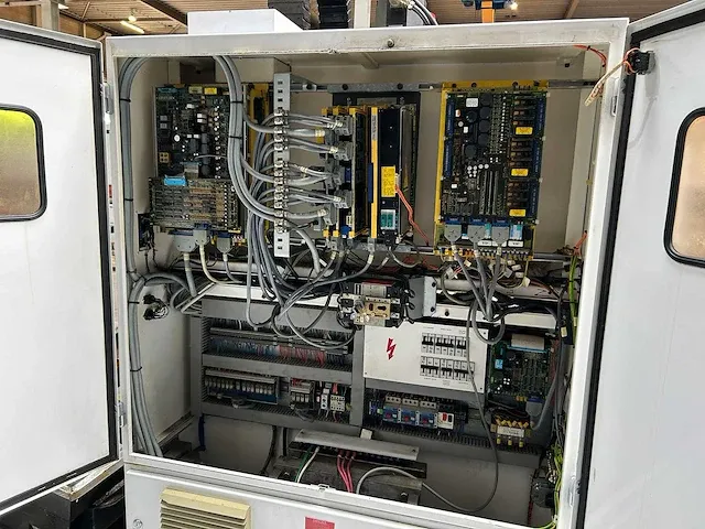 Kryle - vmc 500 b - cnc freesmachine - 1990 - afbeelding 7 van  17