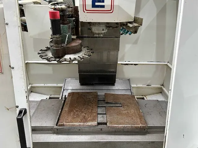 Kryle - vmc 500 b - cnc freesmachine - 1990 - afbeelding 17 van  17
