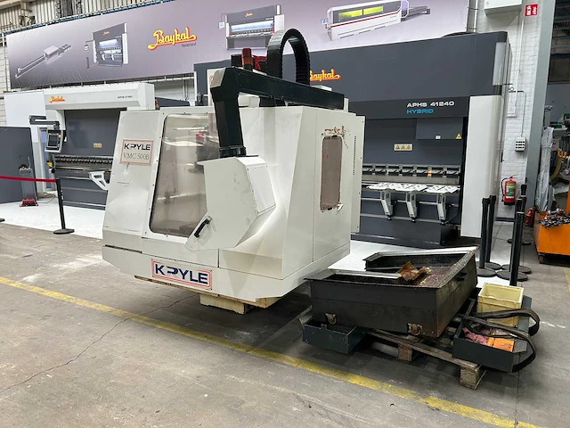 Kryle - vmc 500 b - cnc freesmachine - 1990 - afbeelding 10 van  17