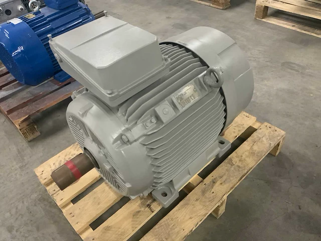 Ksb 30kw elektromotor - afbeelding 2 van  8