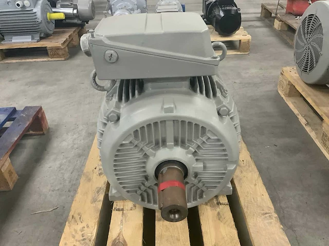 Ksb 30kw elektromotor - afbeelding 3 van  8