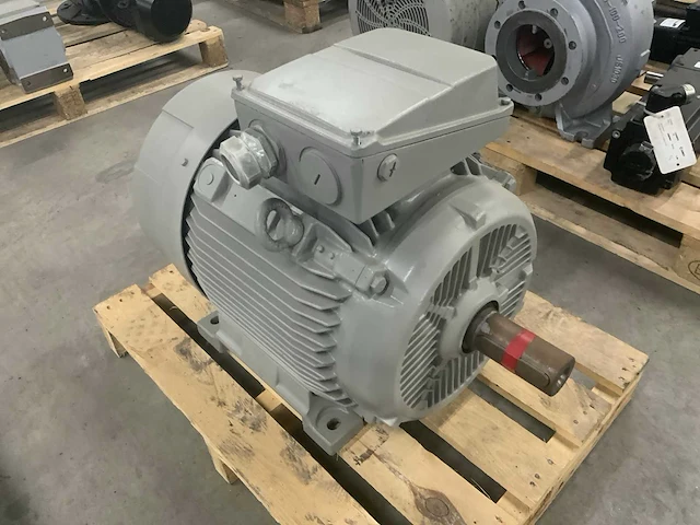 Ksb 30kw elektromotor - afbeelding 4 van  8