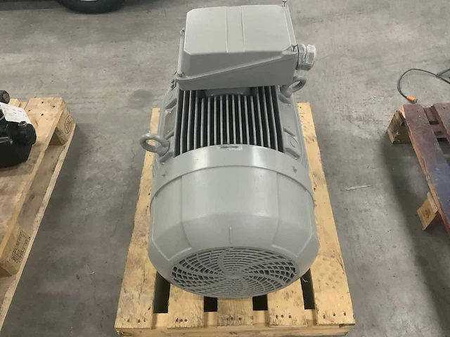 Ksb 30kw elektromotor - afbeelding 5 van  8