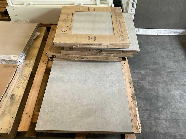 Ktl vloertegel ca. 7,2 m² - afbeelding 1 van  5