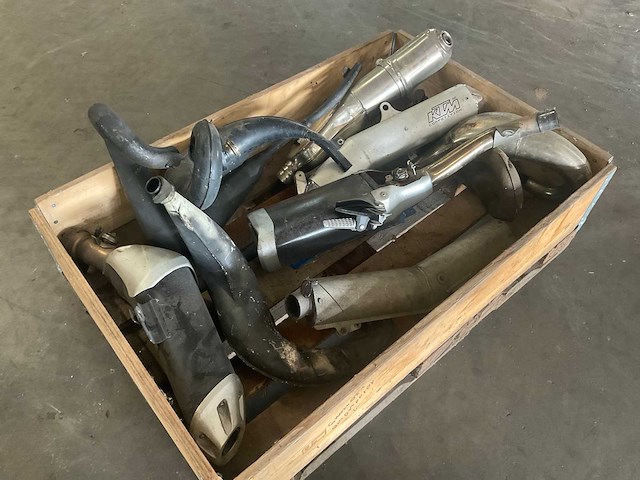Ktm motor uitlaten - afbeelding 1 van  6