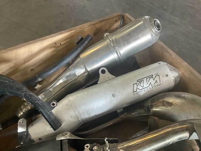 Ktm motor uitlaten - afbeelding 3 van  6