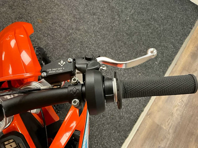 Ktm sx-e 3 mini-crosser - afbeelding 2 van  11