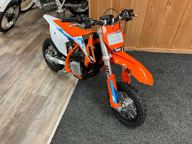 Ktm sx-e 3 mini-crosser - afbeelding 4 van  11
