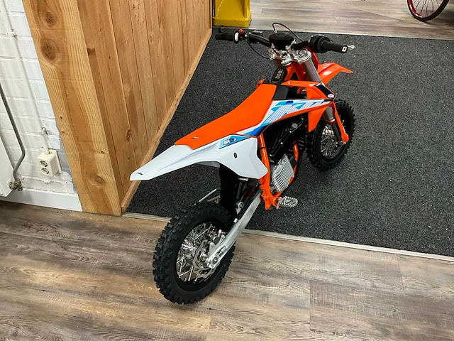 Ktm sx-e 3 mini-crosser - afbeelding 5 van  11