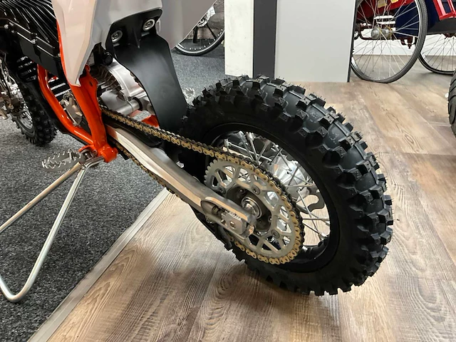 Ktm sx-e 3 mini-crosser - afbeelding 9 van  11