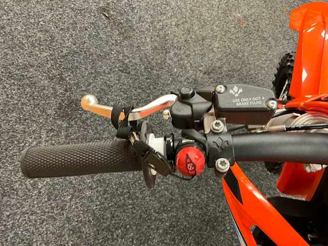 Ktm sx-e 3 mini-crosser - afbeelding 11 van  11