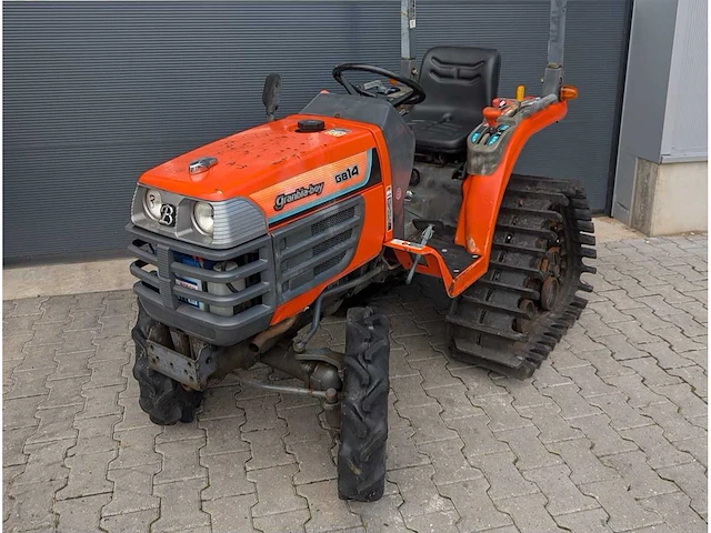 Kubota - gb14 - 3 cilinder - 14pk - rupstractor - tuin tractor - utility tractor - afbeelding 1 van  6