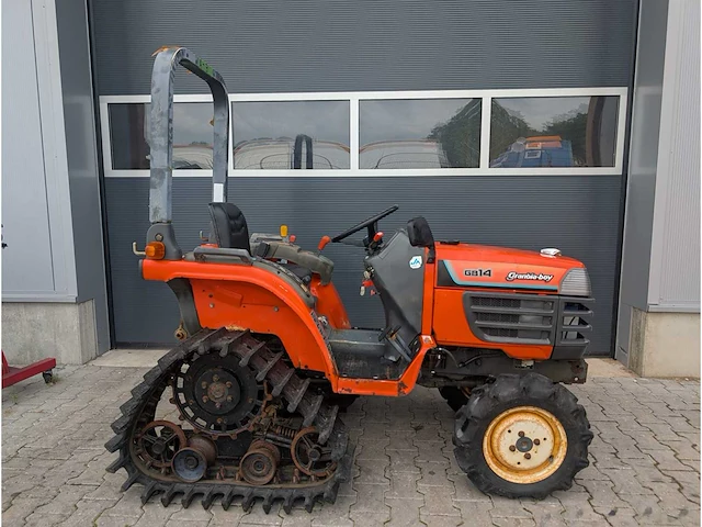 Kubota - gb14 - 3 cilinder - 14pk - rupstractor - tuin tractor - utility tractor - afbeelding 2 van  6